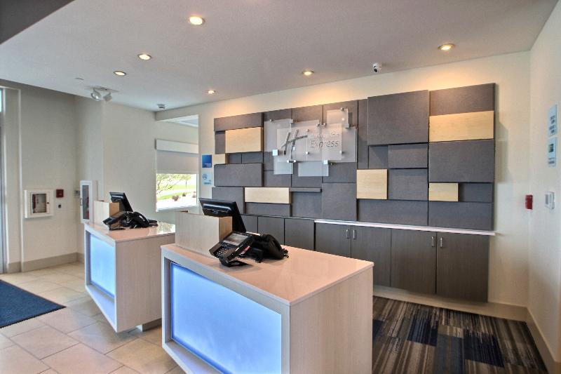 Holiday Inn Express & Suites Fond Du Lac By Ihg Экстерьер фото
